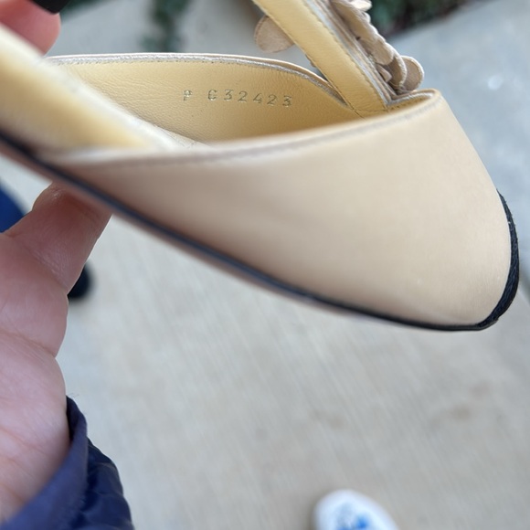 ❤️NWOT Gorgeous CHANEL slingback flats with bow and faux pearls, beige/black🥰 - Picture 9 of 12